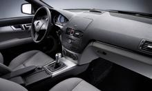 Mit herausragenden Eigenschaften bei Sicherheit, Komfort, Agilität sowie den optisch deutlich voneinander abgegrenzten Modellvarianten zeichnet sich die neue C-Klasse Limousine aus.