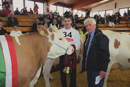 konnte mit Stolz von VFR-Vorsitzendem Erich Pilhofer die ADR-Züchtermedaille in Bronze entgegennehmen.