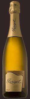 Crémant de Bourgogne Blanc Tradition Diesen Crémant, goldfarben mit schimmernden Lichtreflexen und feinsten Perlen, muss man unbedingt entdecken.