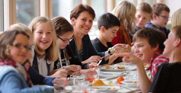 Gemeinschaftsschule auf einen Blick Die Gemeinschaftsschule in Baden-Württemberg nimmt alle Schülerinnen und Schüler auf, bietet die Standards der Hauptschule, der Realschule und des Gymnasiums, ist