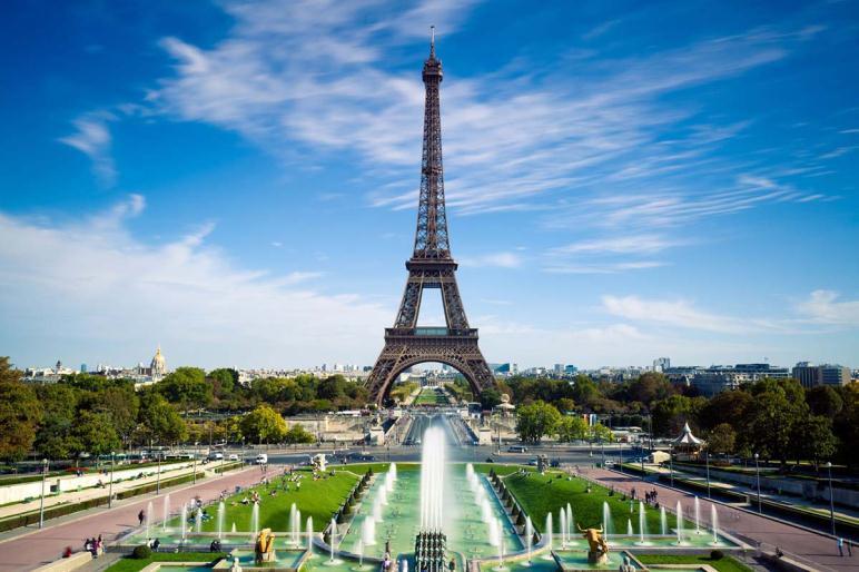 Urlaub Paris Foto: Google Bilder Für alle Freunde von Groß-Städten geht es in diesem Frühjahr nach Paris. Die Reise machen wir mit einem Reise-Büro. Eine Reise-Führerin zeigt uns Paris.