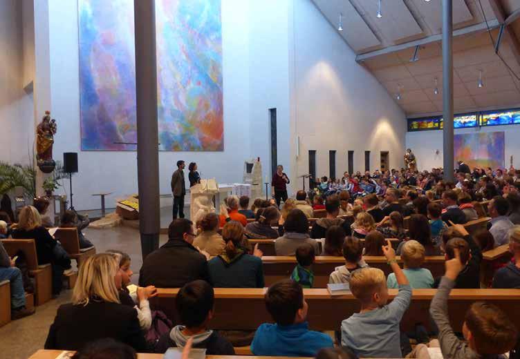 monatsthema Im Wandel der Zeit Einblicke in die Erstkommunionvorbereitung der Stadtkirche Familiengottesdienst in der St. Teresa-Kirche.