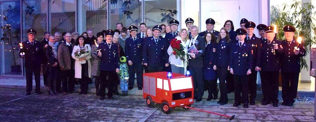 Karin Göttl und Max Heimerl geben sich das Ja-Wort Das 125-jährige Gründungsfest der Freiwilligen Feuerwehr Stephansposching im Jahr 2000 liegt nun schon 17 Jahre zurück.