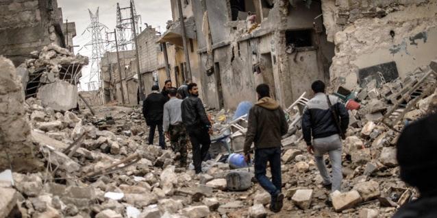 September 2014: USA und Verbündete bombardieren Stellungen der Terrormiliz IS Januar 2015: Nach monatelangen Gefechten befreien kurdische Kämpfer Kobane September 2015: Russland beginnt Luftangriffe