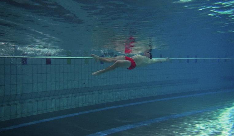 Gesicht im Wasser. Ausdauer Beine Zeit: 1.