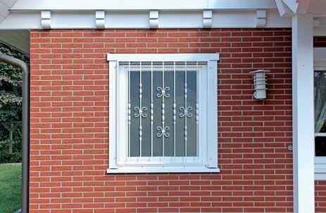 Fenstergitter Modell München Die wichtigsten Merkmale auf einen Blick Befestigungsart auf die Wand und in die Material Stahl roh Oberfläche feuerverzinkt Gesamtbreite von 320 bis 1565 mm Gesamthöhe