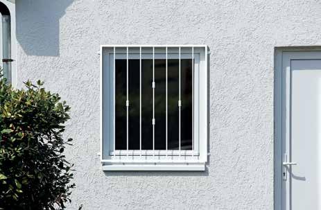 Fenstergitter Basic II Die wichtigsten Merkmale auf einen Blick Befestigungsart auf die Wand und in die Material Stahl roh Oberfläche feuerverzinkt Gesamtbreite von 400 bis 1900 mm Gesamthöhe von 400
