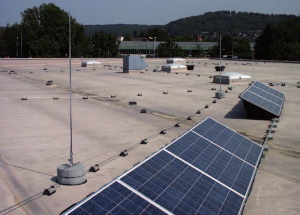 Schutzvorschlag Blitz- und Überspannungsschutz für Photovoltaik-Dachanlagen DC-Bereich des Generators, Module und Wechselrichter AC-Ausgang des Wechselrichters Niederspannungs-Hauptverteiler