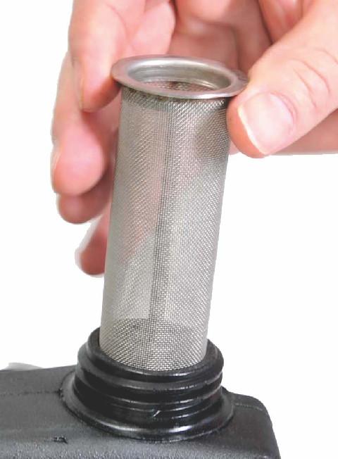 Kpitel 4 - Wrtung WICHTIG: Unter dem Behälterdeckel efindet sich ein Filter, um zu verhindern, dss während des Füllverfhrens Verunreinigungen oder Schmutz in ds System eindringen.