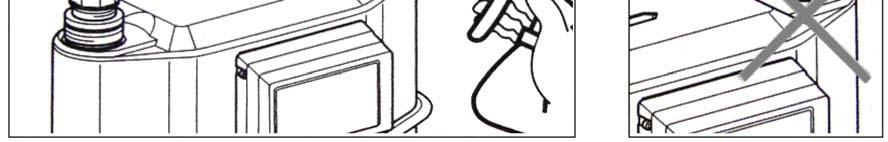 Wenn in dem Balgengaszähler BK ein Ventil integriert ist, siehe [Typenschild/Ziffernblatt Seite 4], muss dieses für die Dichtheitsprüfung geöffnet sein.