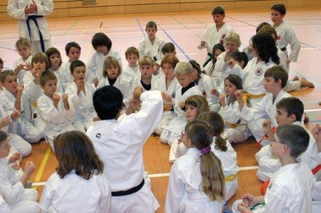 November veranstaltete der Bezirk Mittelfranken ein Karate-Seminar für Kindertrainer und Interessierte ab dem 6. Kyu und ein spezielles Kindertraining nur für Kinder mit Marié Niino, 4. Dan.
