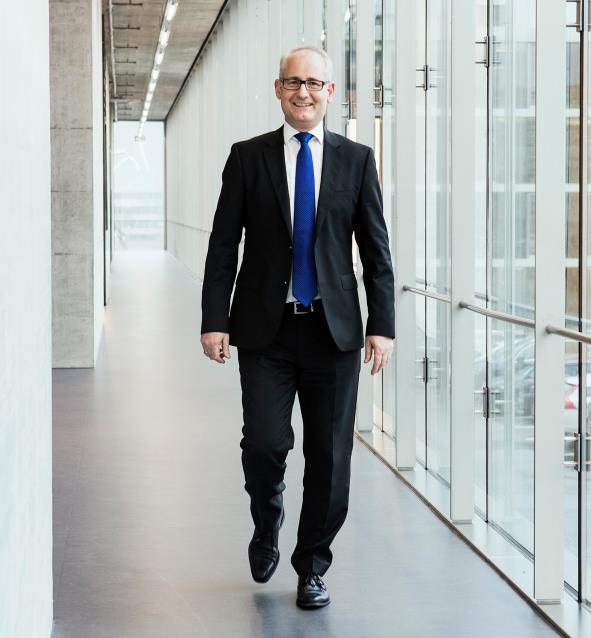 ORGANISATORISCHE VERÄNDERUNG Knut Zimmer ist seit 1. Januar 2018 CEO und Leiter System Parts Beruflicher Hintergrund Seit 1.