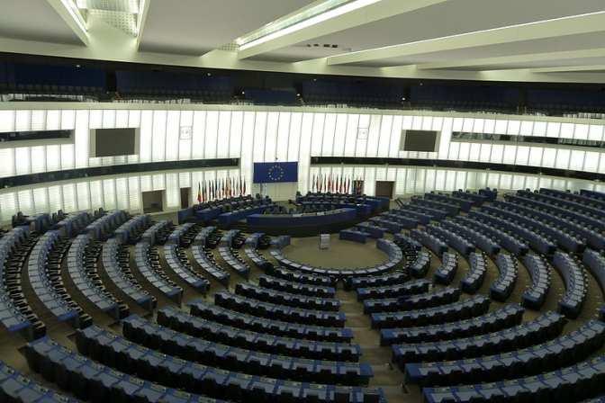WEEE Revision Wesentliche Änderungen Mitgliedsstaaten der EU einigen sich am 04.07.2012 auf Kompromiss zur Neufassung der WEEE: Neudefinition des Sammelziels Öffnung des Anwendungsbe
