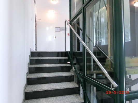Schwelle/Stufe/Treppe Treppe zu Hotelzimmern UG bis 4.