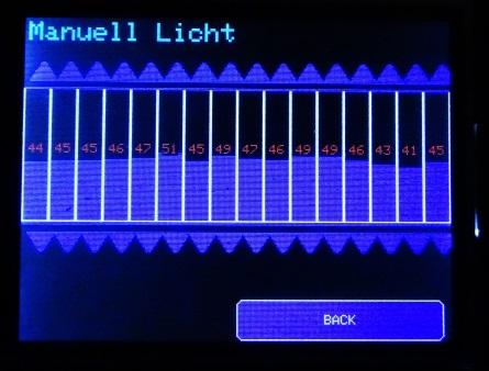 Auf dem Hauptscreen ist hinter jedem Button und der Uhrzeit ein Menüpunkt: Menüpunkt Manuelles Licht (Zu erreichen über Druck auf die Glühbirne) Hier können alle LED Kanäle manuell angesteuert werden.