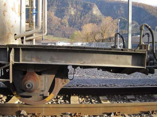 (nördlich vom RhB-Bahnhof). Die Aufgabe war, mit der Rangierlokomotive an die 9 auf Gleis 20 abgestellten Güterwagen anzufahren, um dann 5 davon ins Zementwerk Holcim zu versetzen.