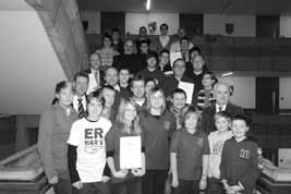 Seit Oktober haben sich 22 Kinder der Theater Arbeitsgemeinschaft (AG) der Grundschule Großberg mit Rektorin Michaela Halter darauf vorbereitet.