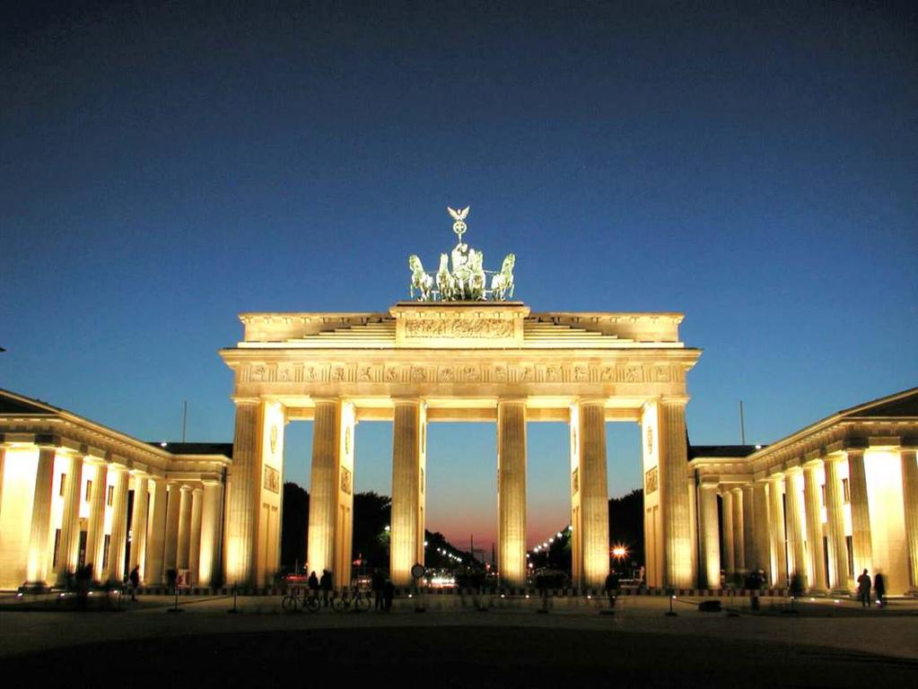 Sehenswürdigkeiten in der Umgebung Der Alexanderplatz ist der bekannteste Platz Berlins.