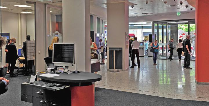 Neue Sparda-Bank-Filiale eröffnet 51 EIN ZEICHEN DESTRIUMPHS. Blick in die neue Kundenhalle der Sparda-Bank. Am 14.
