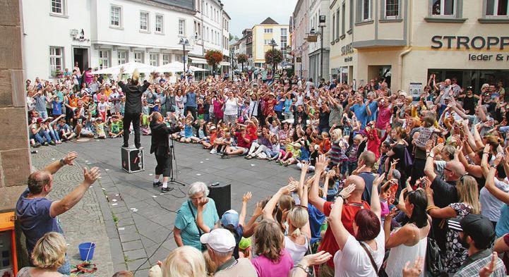 60 St. Wendeler Zauberfestival 17. Auflage des Straßenzauber-Wettbewerbs vom 4. bis 6. August Kultur Szene Kaum ein Durchkommen beim Zauberfestival in St. Wendel im vergangenen Jahr.