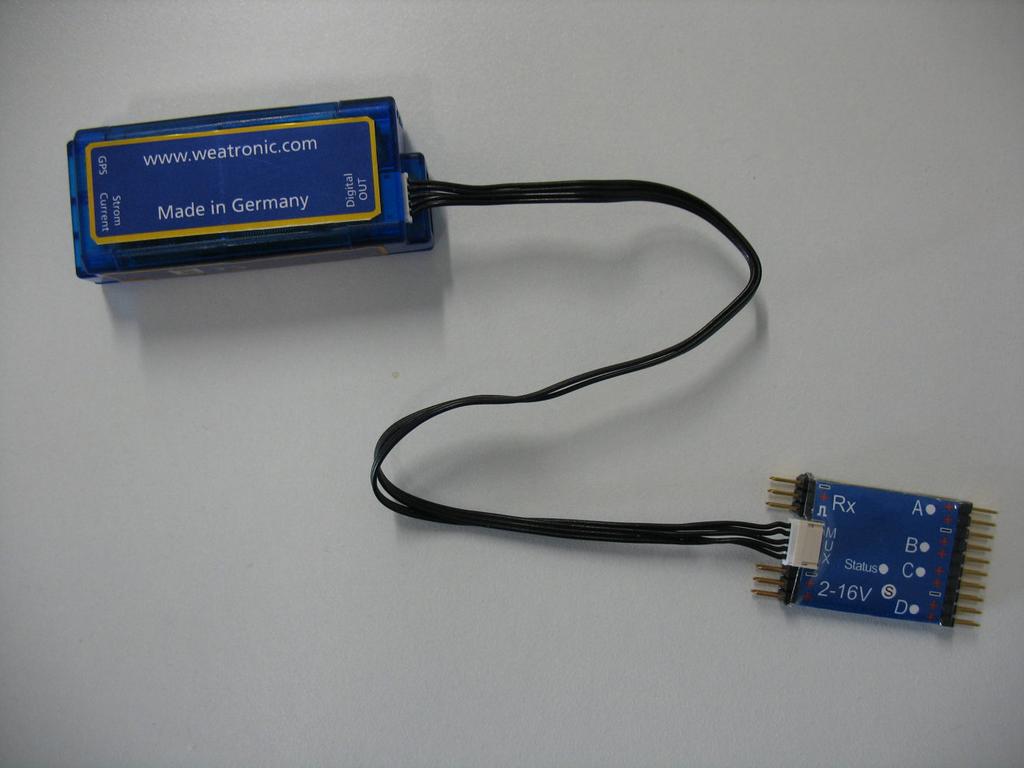 3.3 Anschluss an die weatronic MUX-Box Die Verbindung zwischen MUX-Box und Switch 4 geschieht mittels 5-poligen Flachbandkabel (Bestellnummer WEA37975).