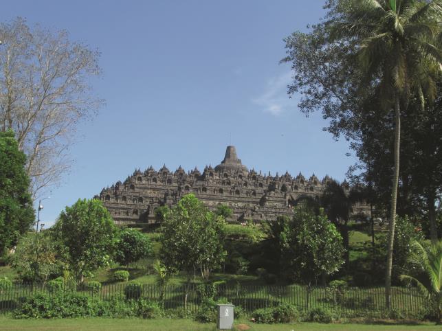 Höhepunkte der Reise Besuch des Parambanan Tempel Stadtrundfahrt Yogyakarta Einzigartiger Borobudur Tempel Zugfahrt nach Mojokerto durch herrliche Landschaft Sonnenaufgang am Mt.