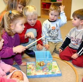 Workshop Forschen mit Magneten Als Lernbegleitung Forschungsprozesse unterstützen Anziehen und Abstoßen Magnete offenbaren uns unsichtbare Kräfte.