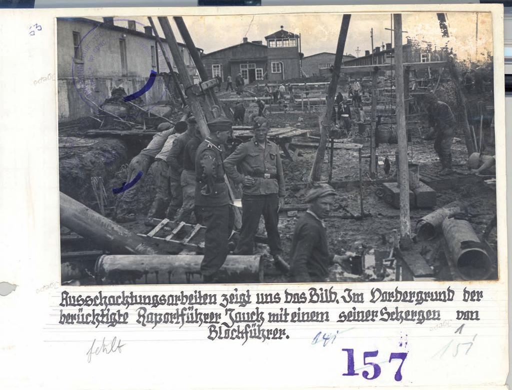 Die Täter Ewald Jauch Ewald Jauch bei Ausschachtungs- und Fundamentierungsarbeiten beim Ausbau des KZ Neuengamme, um 1942.