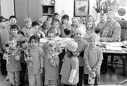 Bruck i. d. OPf. - 4- Nr. 7/09 Kindergartenkinder besuchten 1. Bürgermeister im Rathaus Die Kinder des Kindergartens St. Josef besuchten mit Ihren Erzieherinnen 1.