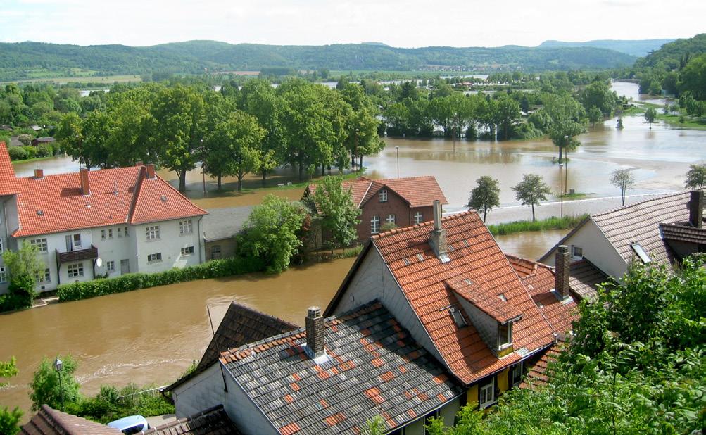 Hessisches Landesamt für Umwelt und Geologie Jahresbericht 2014 Abb. 2: Hochwasser der Werra bei Eschwege.