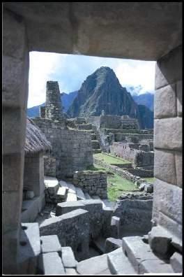 Machu Picchu 4-Tage Lares Trek & Machu Picchu Dieser schöne Trek führt durch die beeindruckenden Berglandschaften der Cordillera Urubamba.