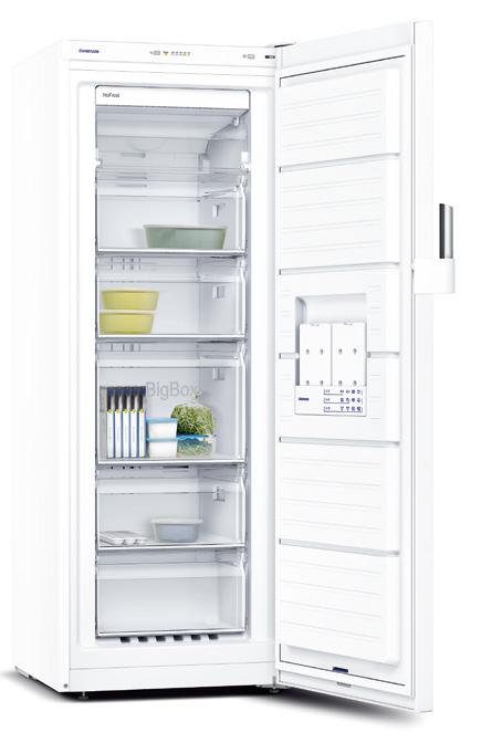 Und der Kühlbereich ist auch richtig groß für Obst und Gemüse gibt es sogar eine Extra Fresh Schublade. Darin bleibt alles extra lange frisch und knackig.