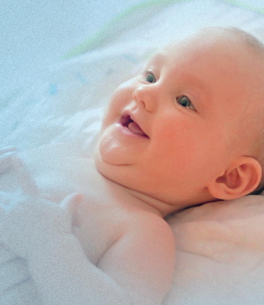 8 9 Pflege für die Babyhaut Eincremen, besonders nach dem Bad, ist besonders gut geeignet, Eurem Kleinen Eure Zuneigung zu zeigen und Eure Bindung weiter zu stärken.