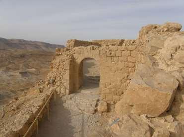 Sonntag, 9. März 2014 Heute unternehmen wir von Jerusalem einen Tagesausflug in den Jordangraben nach QUMRAN, Fundort der berühmten Schriftrollen mit den Ausgrabungen und einem kleinen Museum.