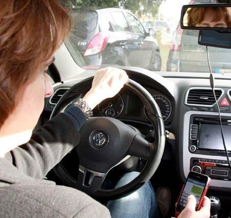Ablenkung durch Mobiltelefonnutzung im Straßenverkehr Ablenkung ist eine zunehmende und oft unterschätzte Gefahr im Straßenverkehr!