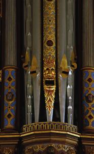 ein wunderbarer Renaissanceprospekt eine neue Orgel im alten Stil beherbergt.
