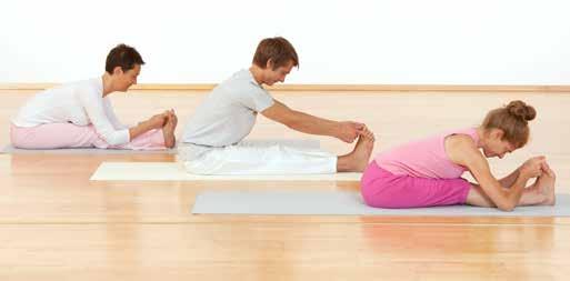 YOGA 1 Anfänger-Kurse Unsere Kurse bestehen aus einem kurzen Theorieteil über interessante Aspekte des Yoga und viel entspannender Praxis.