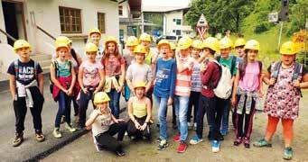 Die Firma Klement in Haitzendorf bildet ständig 2 bis 5 Lehrlinge in den Berufen Zimmerer, Dachdecker und Spengler aus.