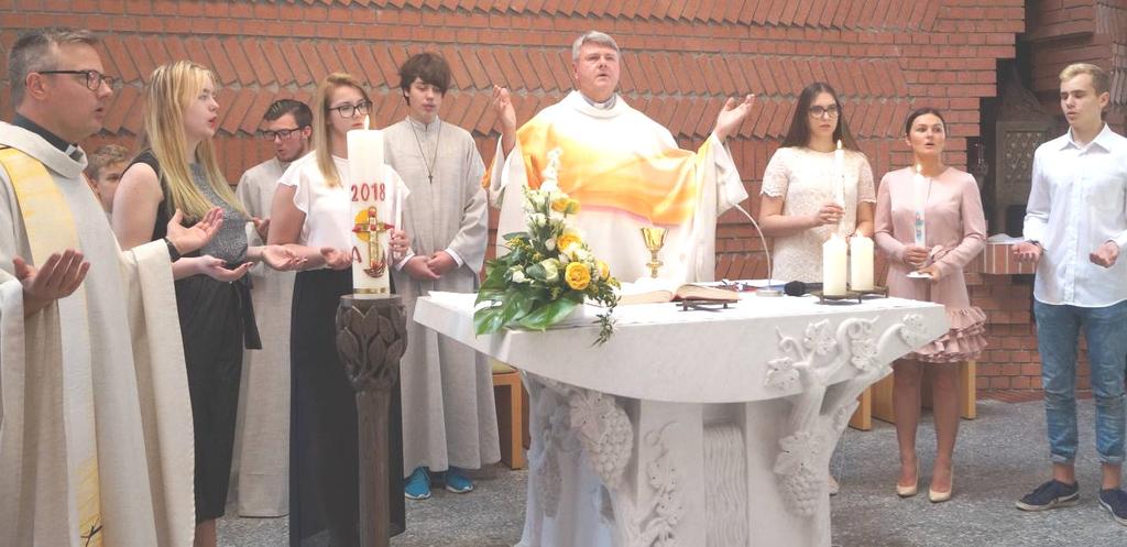 Firmung im Litauischen Gymnasium Anthony Verselis Am 3. Sonntag nach Ostern, dem 22. April 2018, fand bei den Katholiken litauischer Muttersprache in Hüttenfeld ein Firmgottesdienst statt.