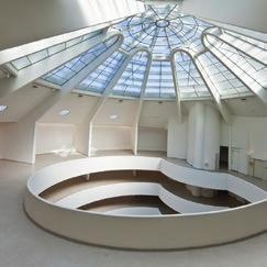 Guggenheim Museum selbst zu entwerfen, sogar die Stühle und Aufzüge.
