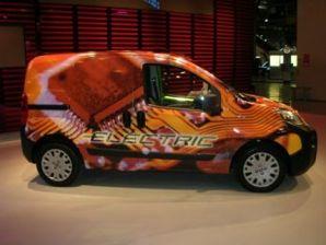 Newteon-Fiat Fiorino Personen:! 5 Geschwindigkeit:! 80 km/h Reichweite (EV-Mode):!