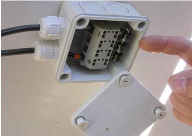 4. Prüfnormen 1/2 Lichtbogenprävention Sicherheitsnorm IEC 61730-1/2 PV-Module (mit Anschlussdose) EN 50548:2011 Anschlussdosen für Photovoltaische Systeme EN