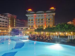 Aydinbey King's Palace & Spa. Luxusklasse. Ihr Hotel Das Hotel ist ruhig gelegen. Direkt am Sandstrand. Am Strand sind Liegen, Sonnenschirme und Badetücher kostenfrei erhältlich.