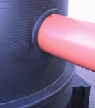 Einbau PE Kabelschacht wird auf eine harte und kompakte Schicht angebracht (Stärke 15-20 cm, entsprechend komprimiert bis zu einer Verdichtung