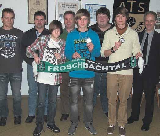 SV05 Froschbachtal Ehrungen HGN-Partymarathon 2012 Celebrate 10 Years Froschbachtal - Der Sportverein (SV) 05 Froschbachtal hat bei seiner Jahreshauptversammlung drei Jugendspieler geehrt, die