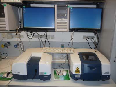 22 von 104 16.04.2013 15:47 Messungen am IR-Spektrometer in D1.023 Das IR-Spektrometer ist das rechte der beiden in der folgenden Abbildung zu sehenden Geräte.