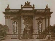 Malsch-Brunnen 8 Malsch-Brunnen In den Jahren 1803-1805 fand unter dem genialen Karlsruher Stadtbaumeister Friedrich Weinbrenner die Via triumphalis als Gesamtkunstwerk mit dem Bau des Ettlinger