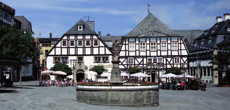 Die vielen Sehenswürdigkeiten Brilons - wie das Rathaus, eines der ältesten Deutschlands, der Marktplatz oder die Propsteikirche - lohnen sich, bei einem Altstadtrundgang entdeckt zu werden.