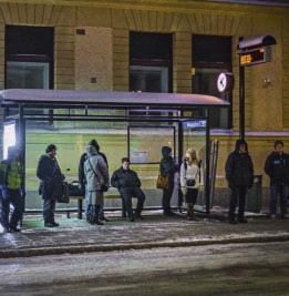 Licht ins Dunkel: Die nordschwedische Stadt Umeå macht mit Licht-Paneelen an Bushaltestellen im langen, dunklen Winter müde Pendler munter Saubere Sache: Auf dem afrikanischen Kontinent will die