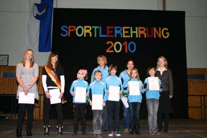 Bericht von der Sportlerehrung 2010 der Gemeinde Sulzfeld Rund 150 Sportlerinnen und Sportler konnte Bürgermeisterin Sarina Pfründer am vergangenen Freitag für ihre sportlichen Erfolge im Jahr 2010